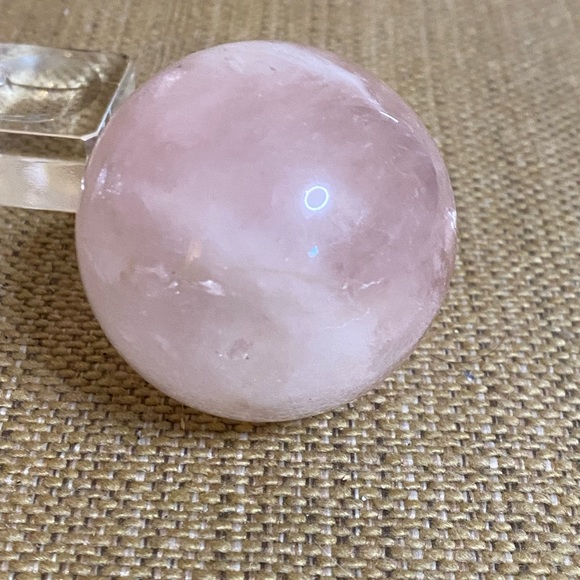 Small Quartz sphere with clear holder - Picture 4 of 11